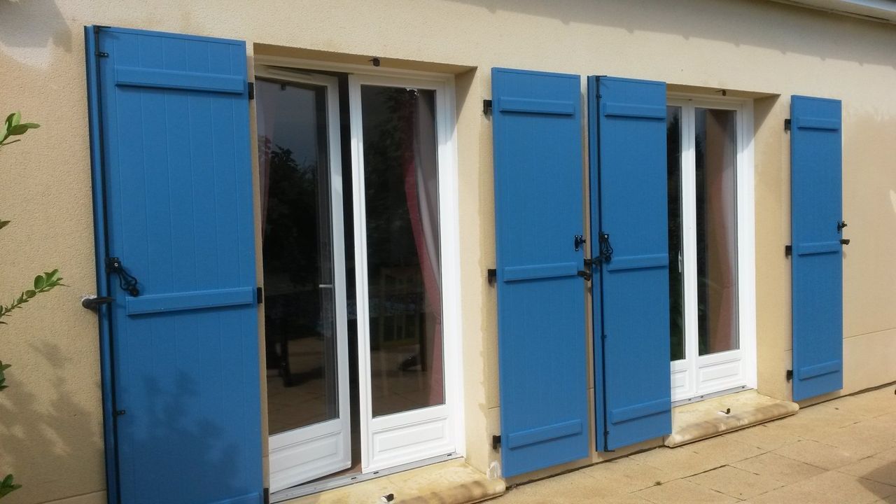 Volets bleus en aluminium