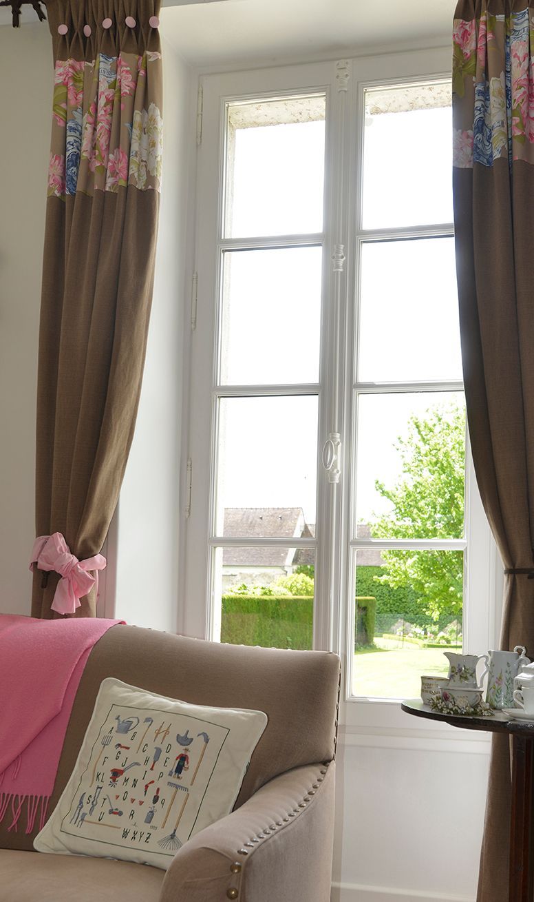 Longue fenêtre à carreaux