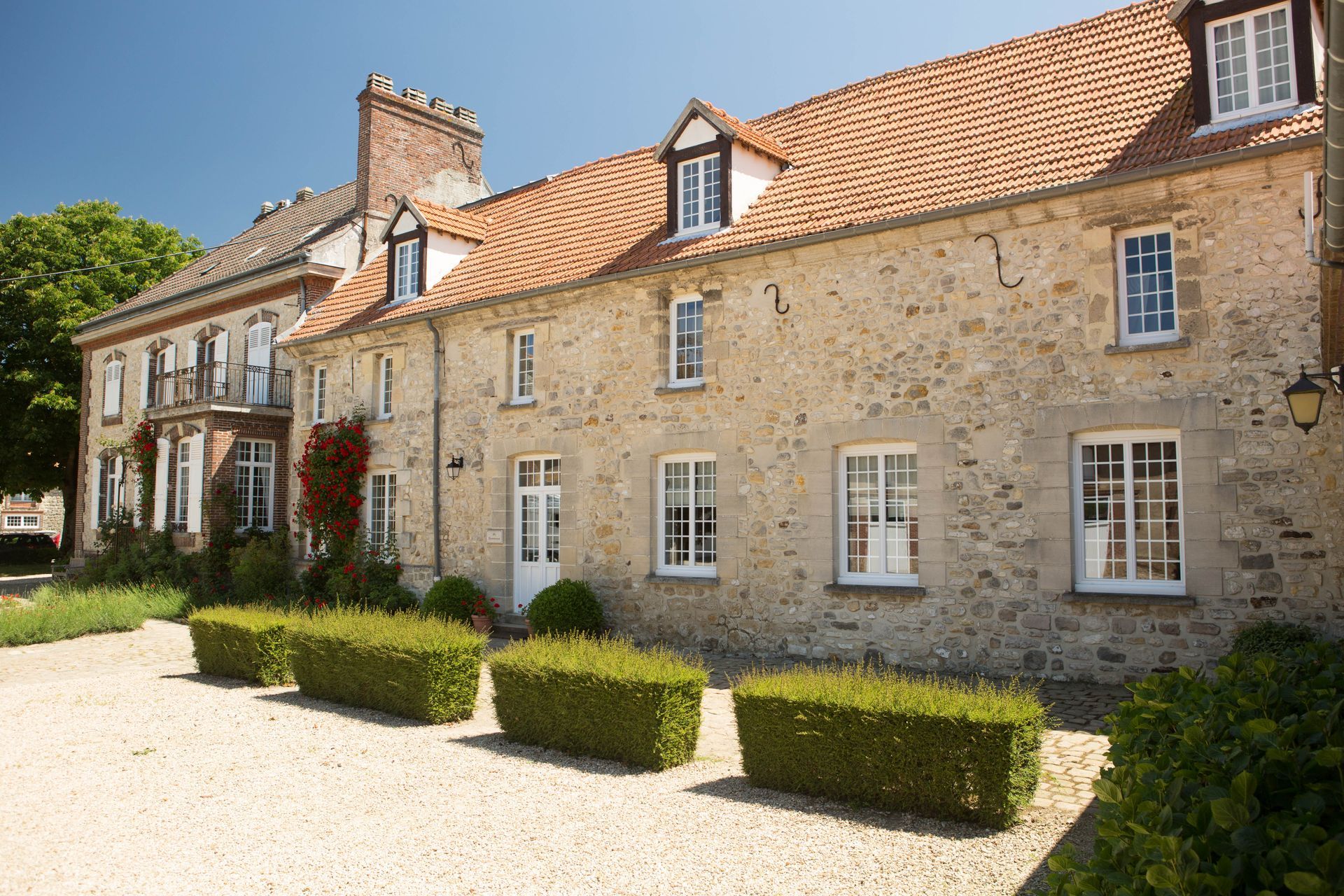 Façade d'un grand bâtiment