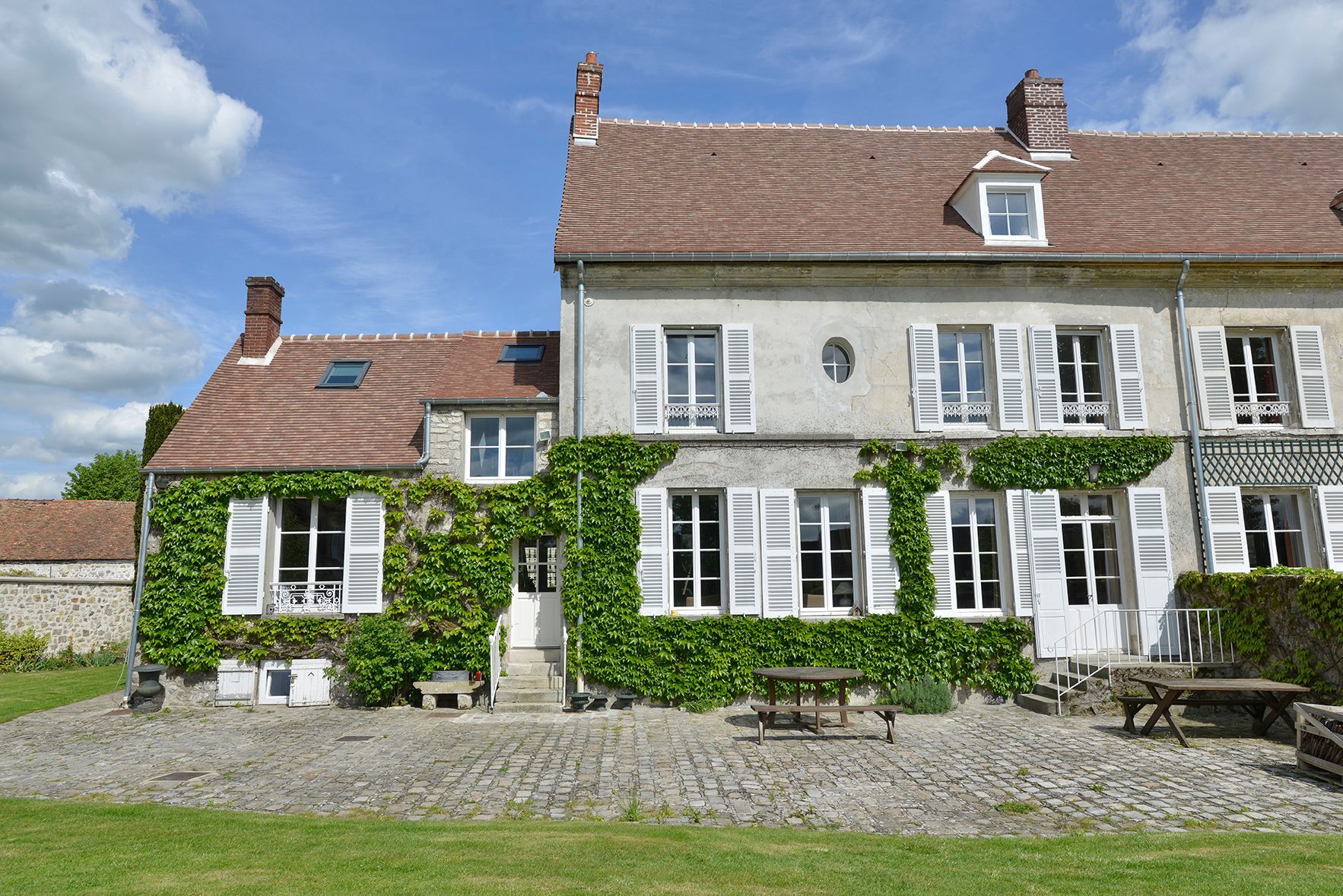 Bâtisse rénovée vue de face