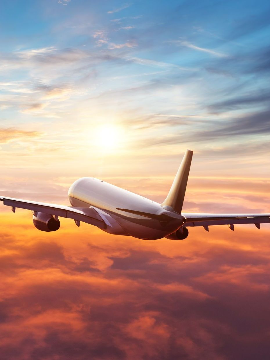 Un avion dans les airs