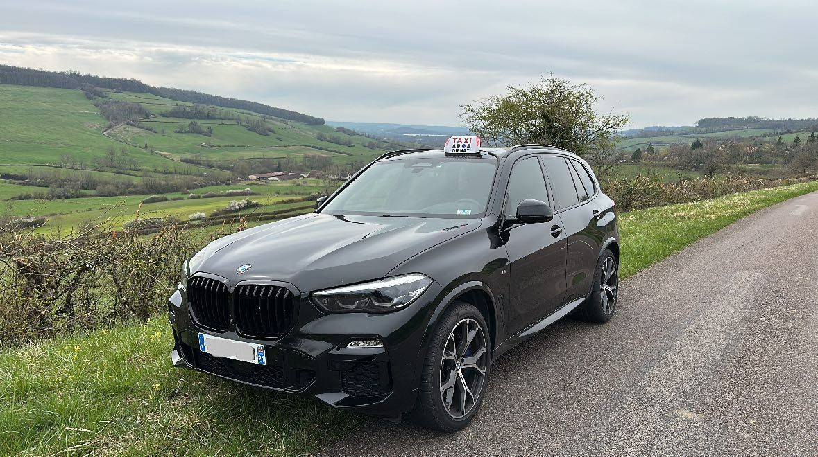 Taxi garé en bord de route