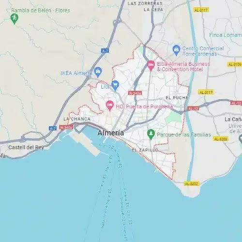 Un mapa de Almería con muchas carreteras y edificios.