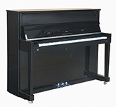 Ein schwarzes Klavier mit Rollen auf weißem Hintergrund.