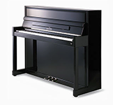 Ein schwarzes Klavier steht auf einer weißen Fläche.