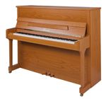 Ein hölzernes Klavier auf einem weißen Hintergrund.