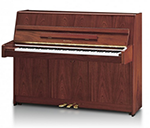 Ein hölzernes Klavier steht auf einer weißen Oberfläche.