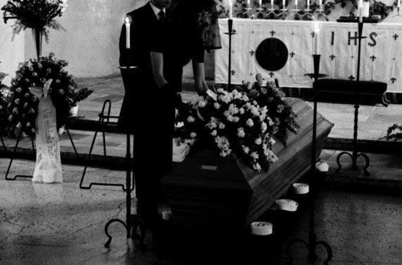 Avoin yhtiö Hautaustoimisto-Begravningsbyrå Saarinen