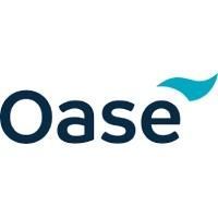 Das Oase-Logo ist ein blau-schwarzes Logo mit einem blauen Flügel.