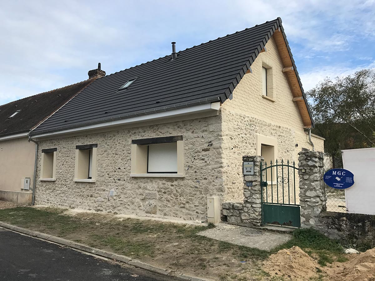 Couverture grise réalisée par MGC.