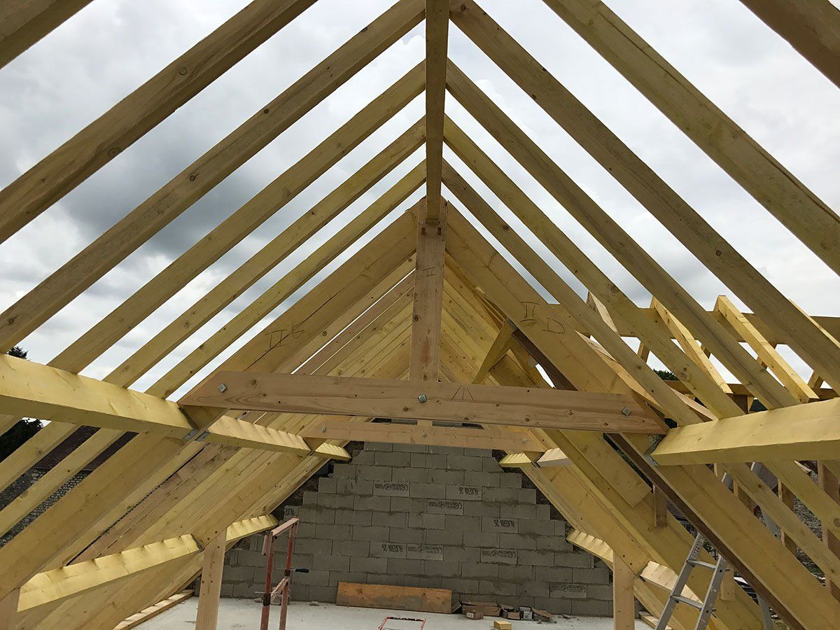 Structure d'une charpente en bois.