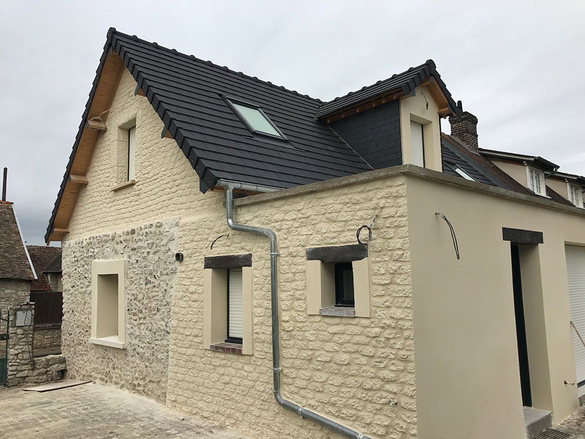 Aménagement extérieur d'une façade.