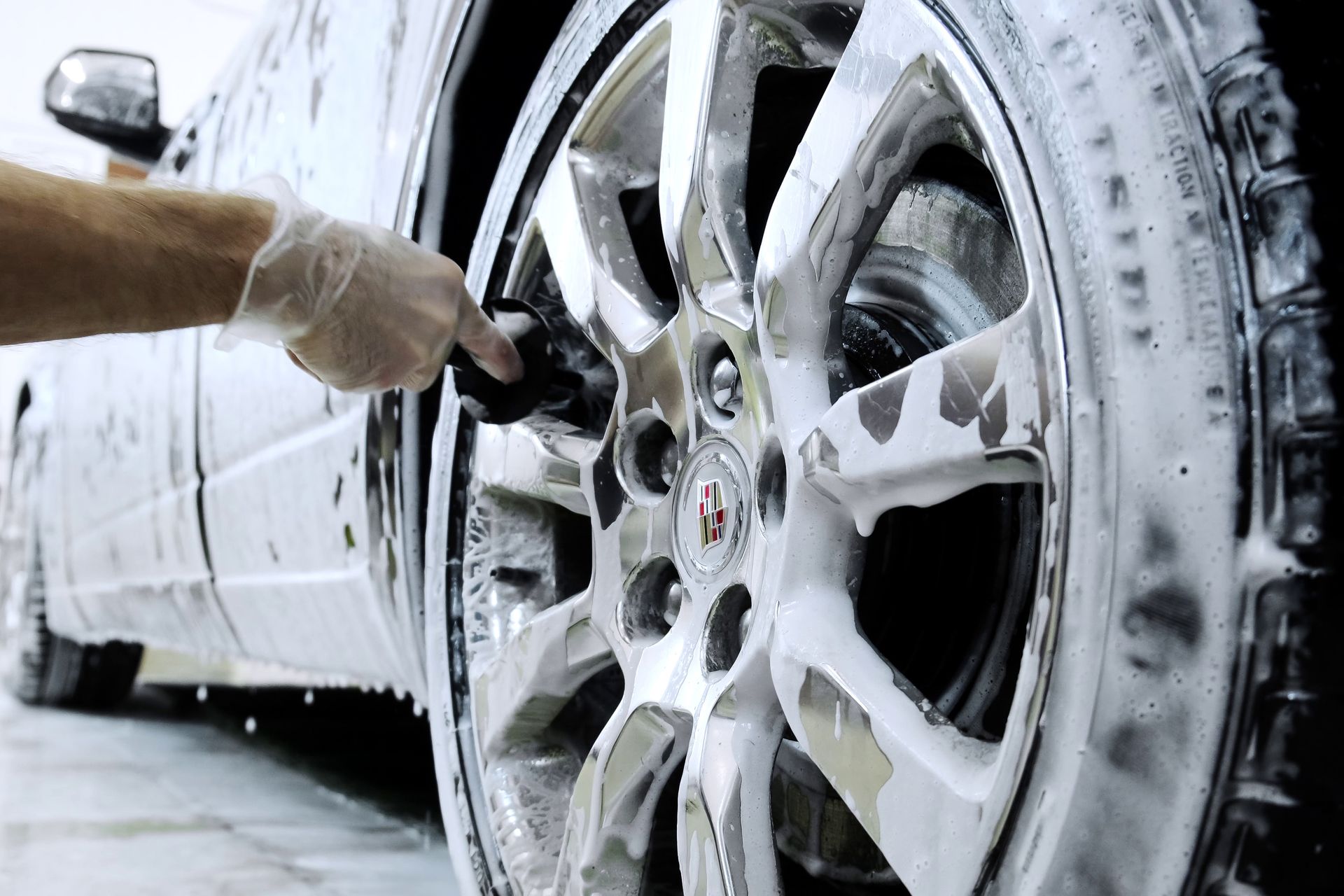 Nettoyage d'une jante de voiture