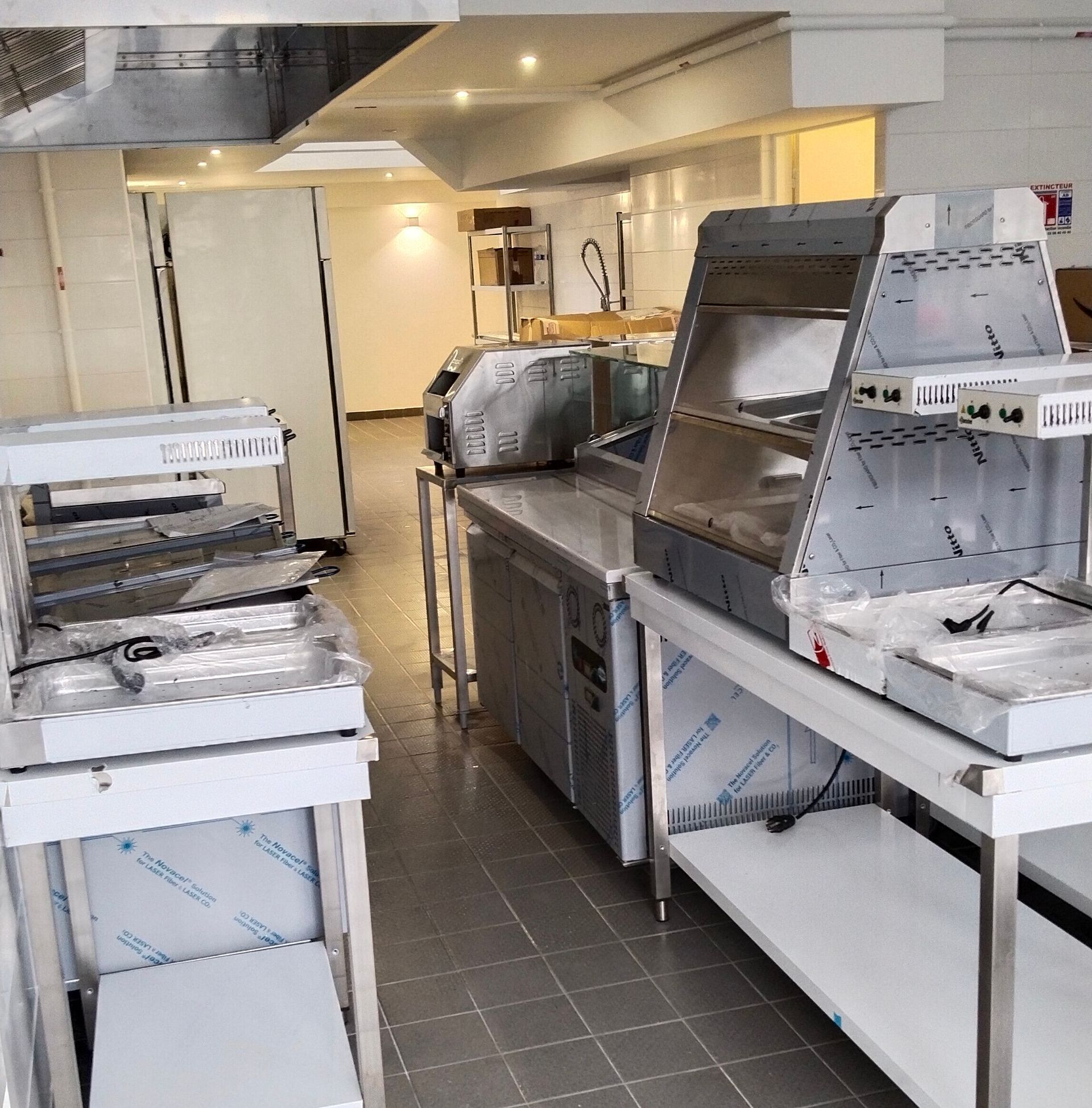 Une cuisine de restaurant restaurée et nettoyée