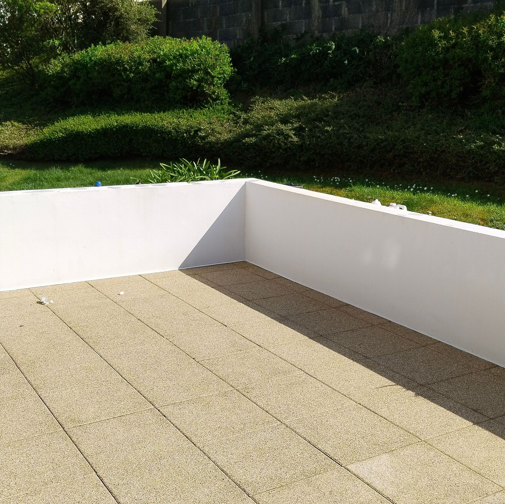 Des carreaux de terrasse parfaitement nettoyés