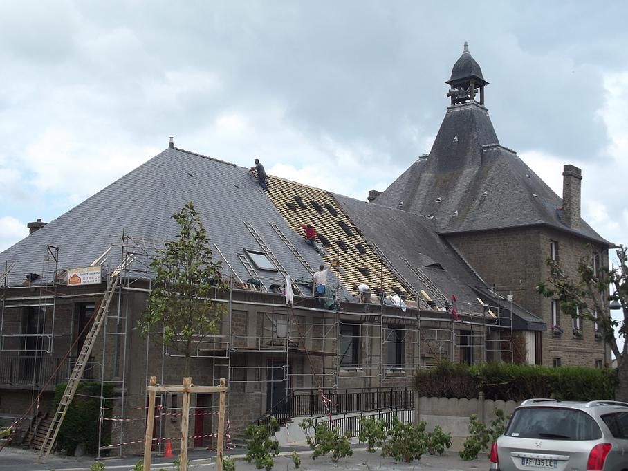 Couverture ardoise salle des fêtes de Saint-Méloir-des-ondes