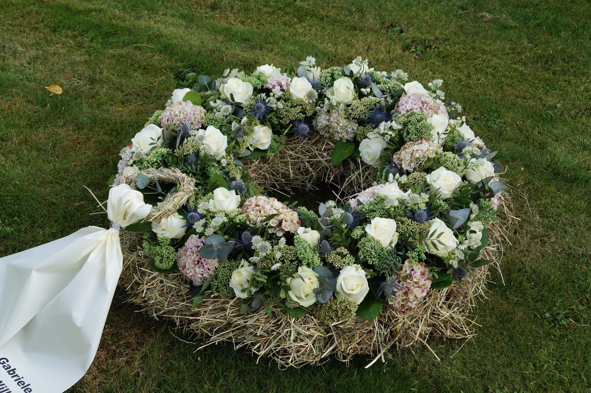 Trauerschmuck aus Rosen