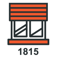 Fenêtre orange et noire avec stores, numéro 1815 en dessous.