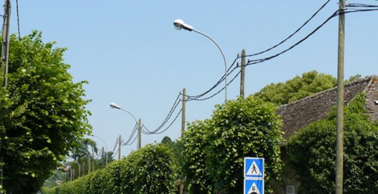 Poteau électrique installé