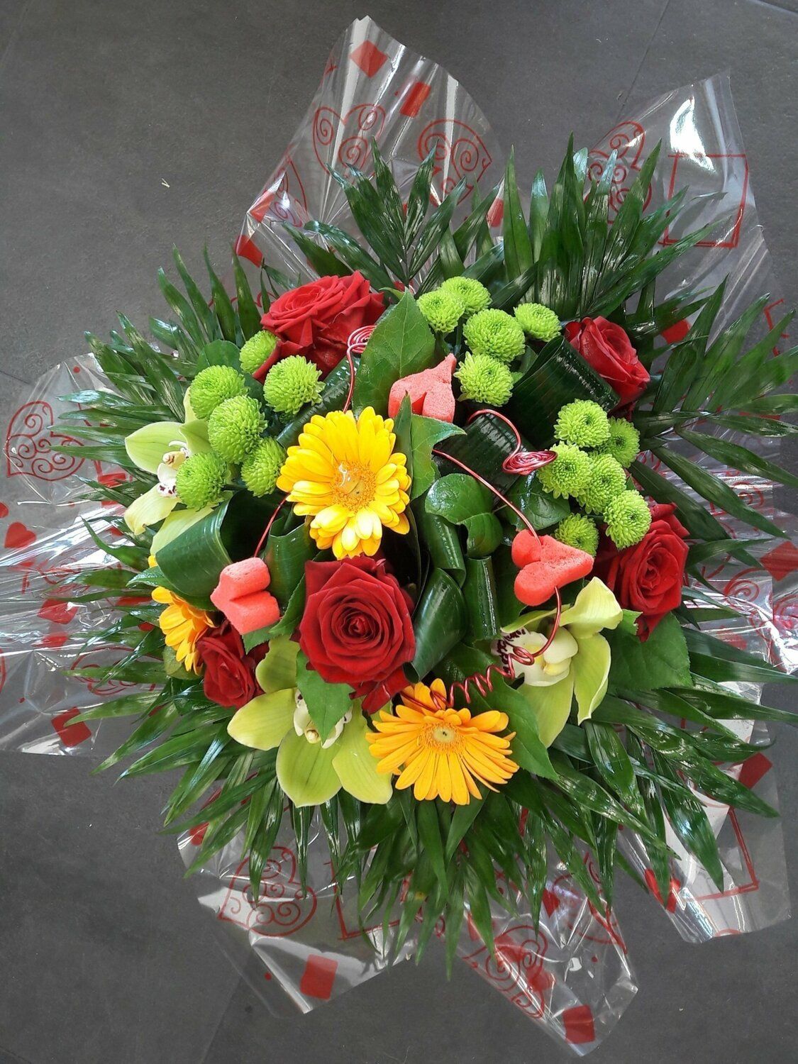 Bouquet avec accessoires en cœur