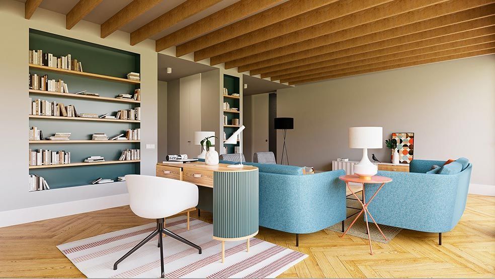 Sala de estar con estanterías empotradas, escritorio, sillas azules y vigas de madera en el techo.