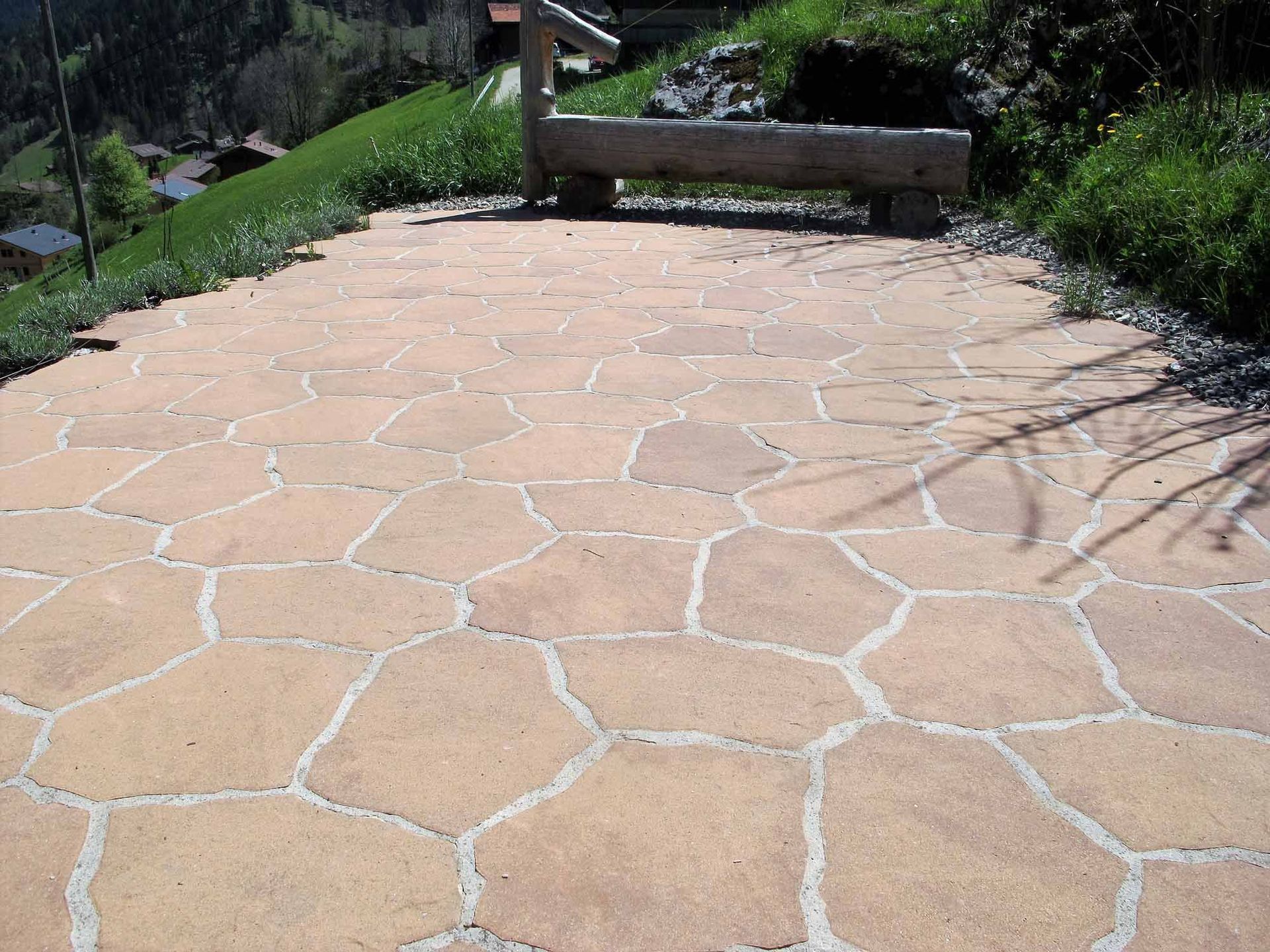 Betonplattenbelag - Bowee Gartenbau AG