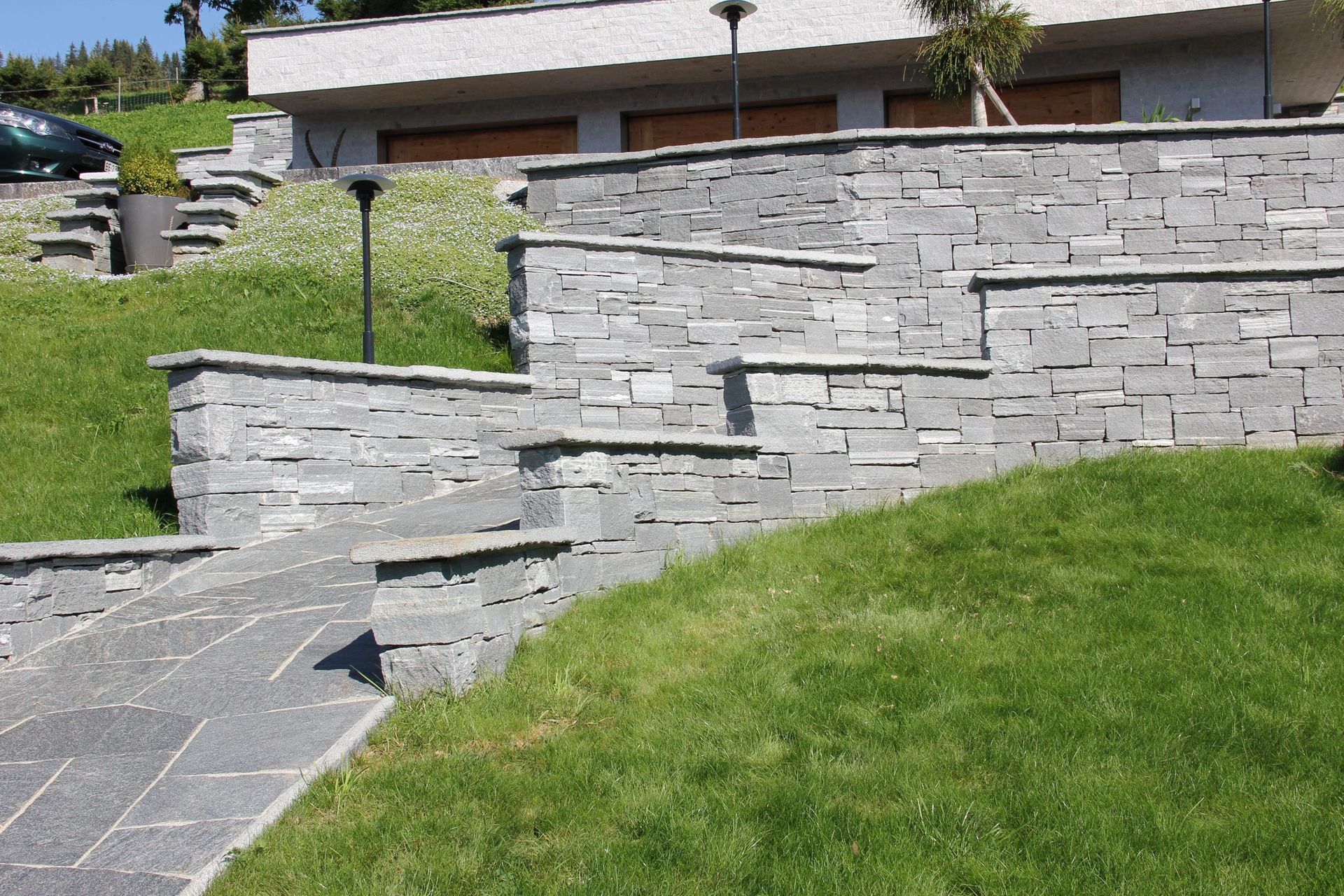 Hauszugang aus Naturstein - Bowee Gartenbau AG