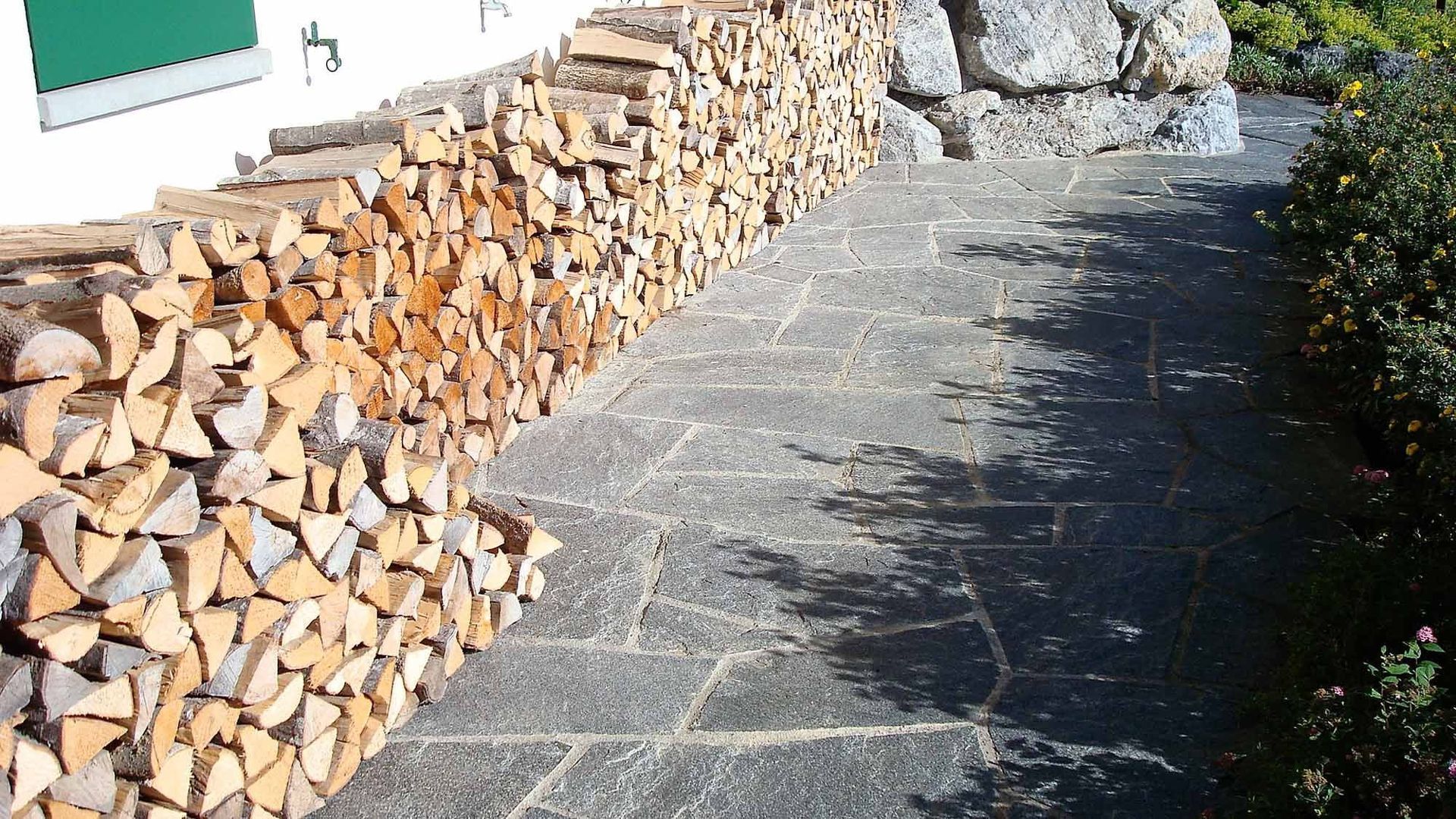 Natursteinbelag - Bowee Gartenbau AG