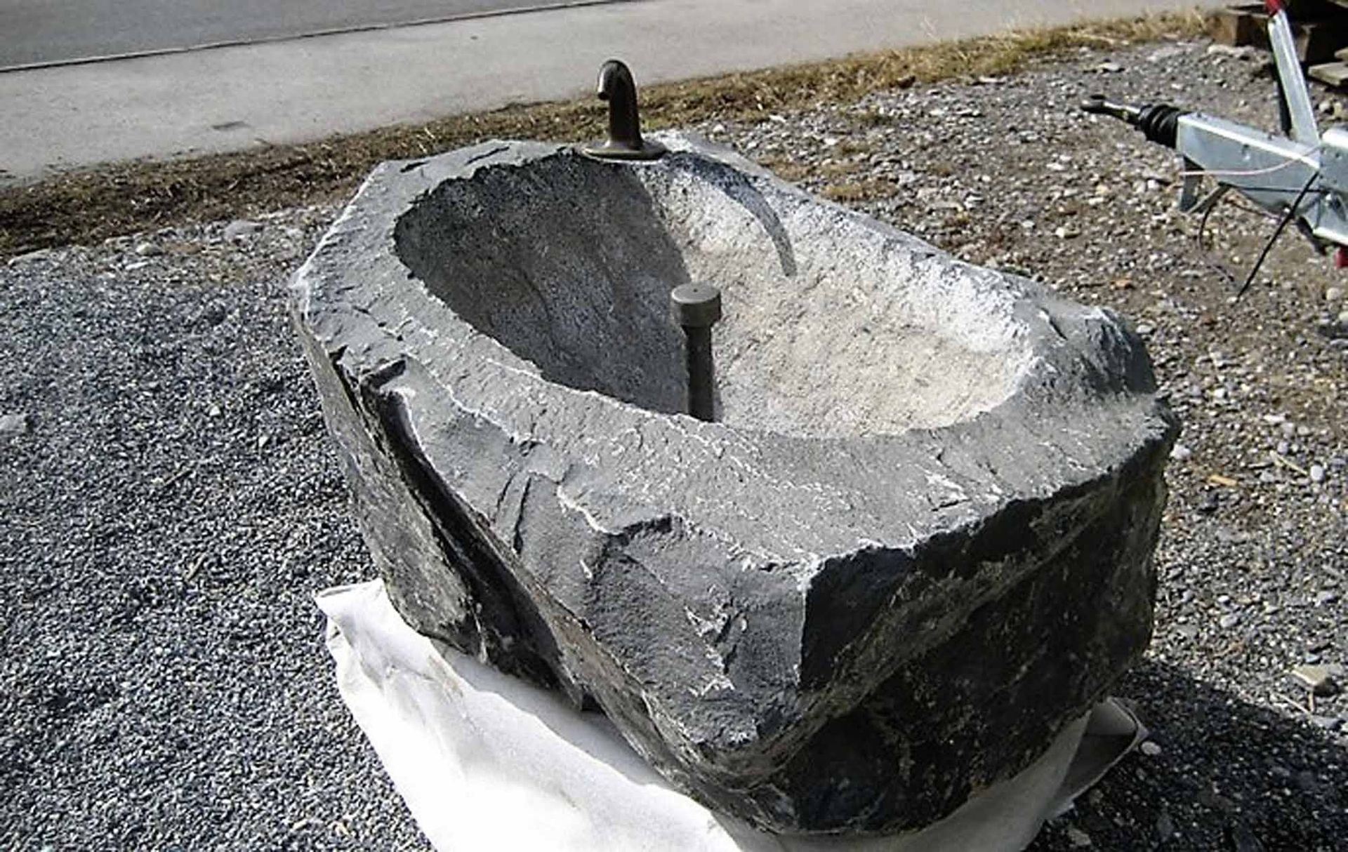 Natursteinbrunnen - Bowee Gartenbau AG