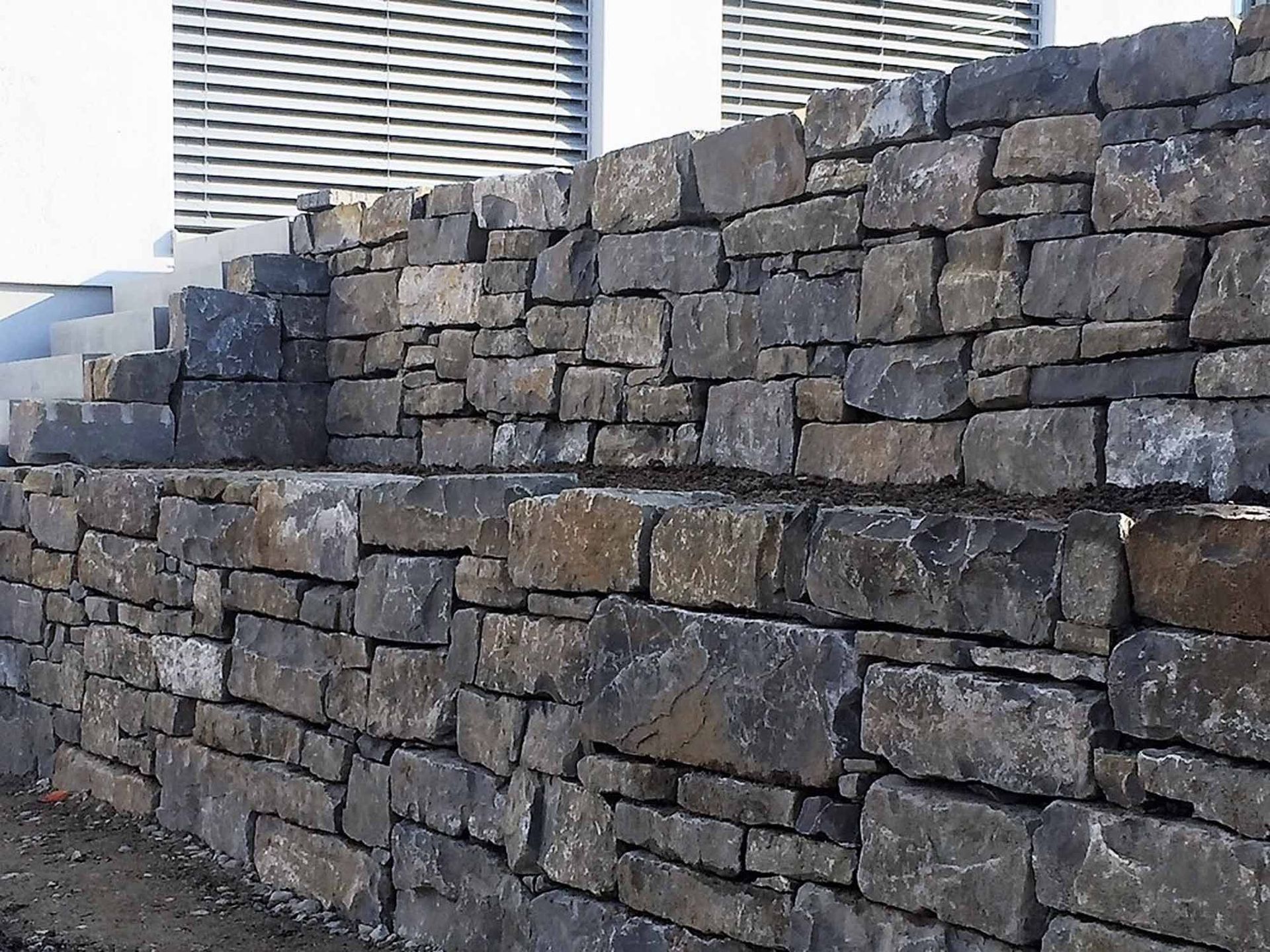 Natursteinmauer - Bowee Gartenbau AG