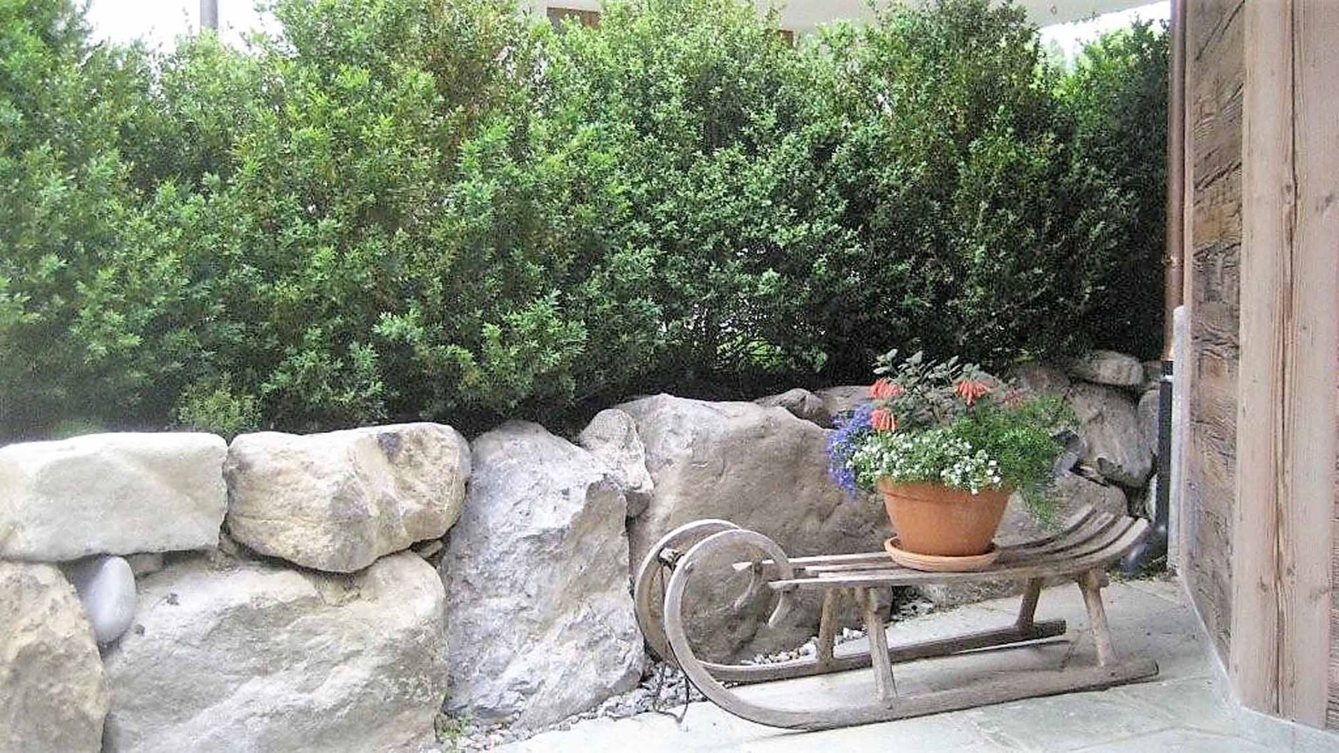 Natursteinmauer - Bowee Gartenbau AG