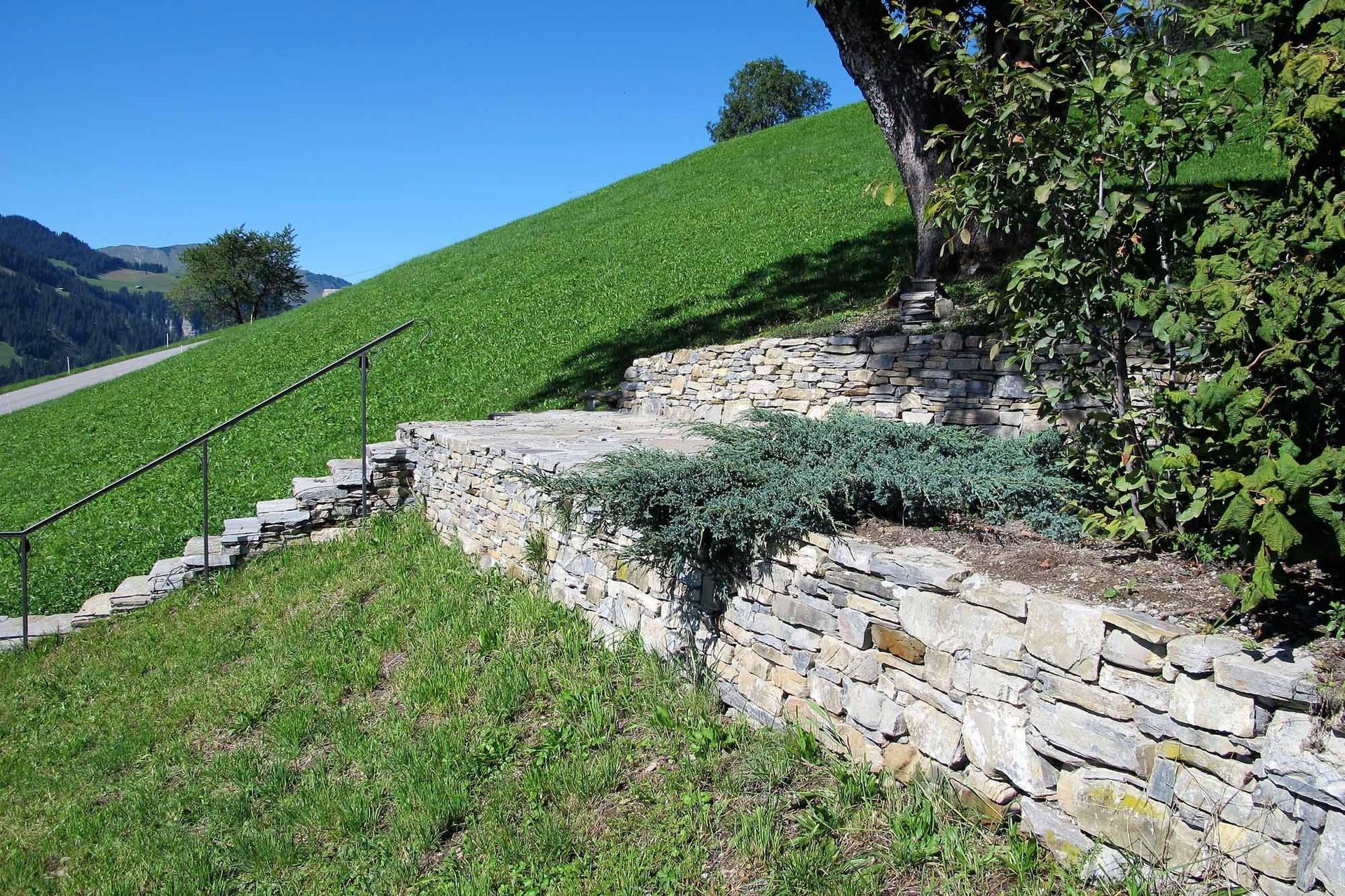 Natursteinmauer - Bowee Gartenbau AG