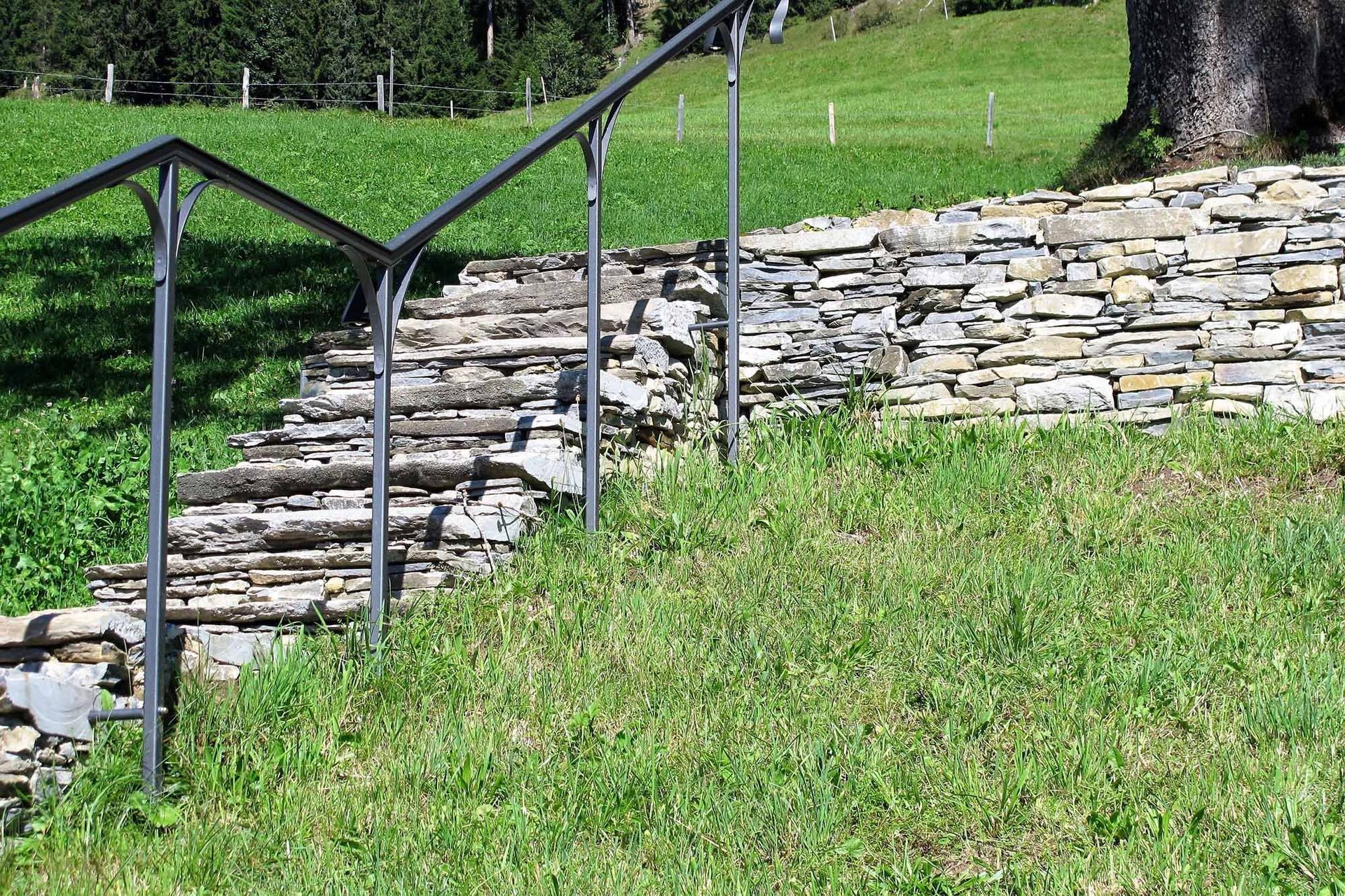 Natursteintreppe - Bowee Gartenbau AG