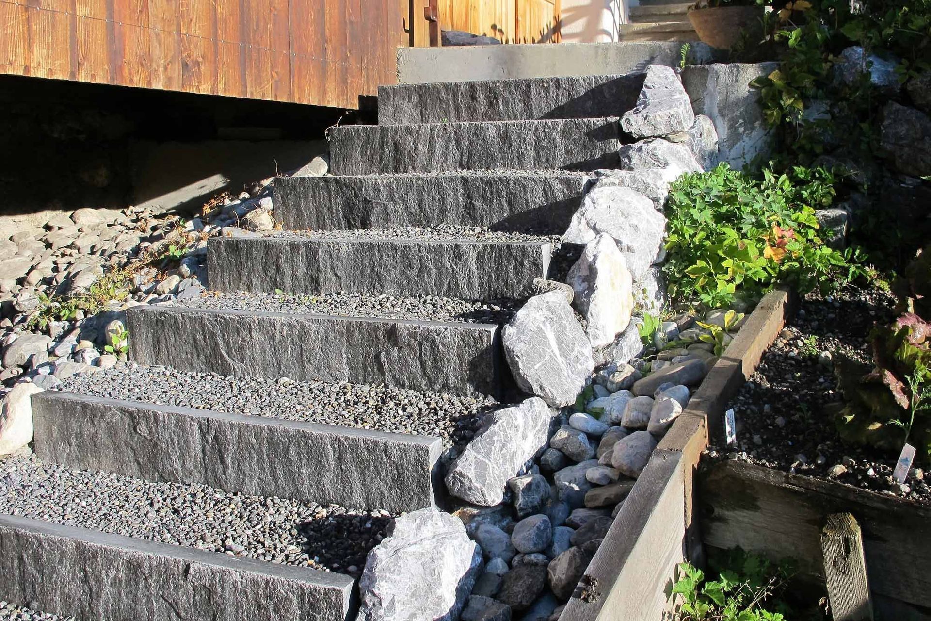 Natursteintreppe - Bowee Gartenbau AG