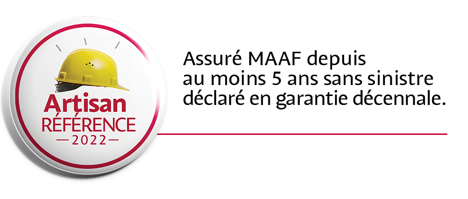Badge avec un casque jaune et l'inscription « Artisan RÉFÉRENCE 2022 ». L'inscription indique « Assuré MAAF depuis au moins 5 ans sans sinistre déclaré ».