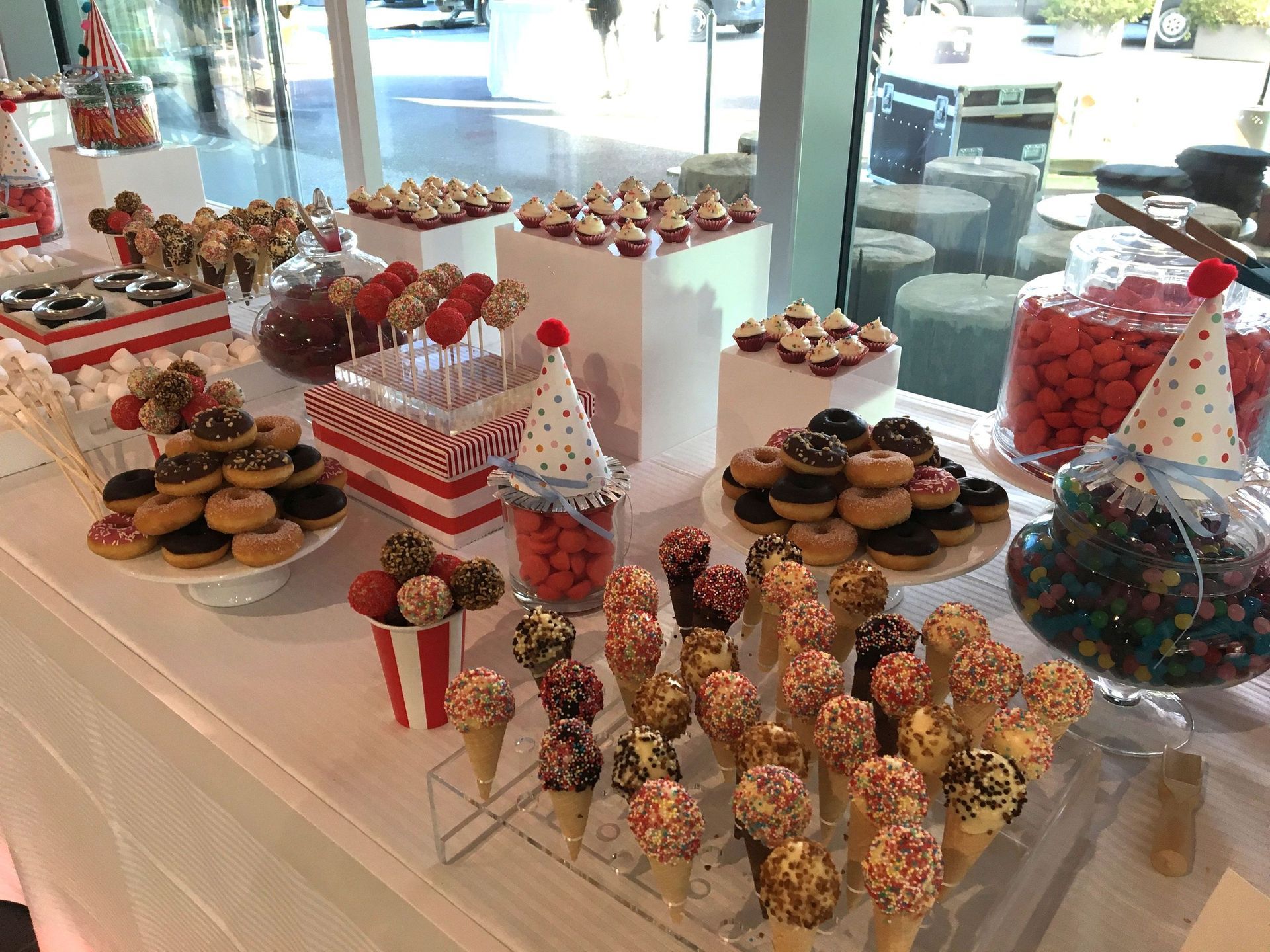 Confiseries et barbes à papa à Genève Nos manèges et attractions à Genève -Organisation d'événements à Genève - Wetzel Reynald Forain	