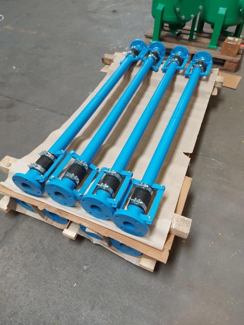 Ein Bündel blauer Rohre übereinander gestapelt, Petri Metall- & Apparatebau GmbH