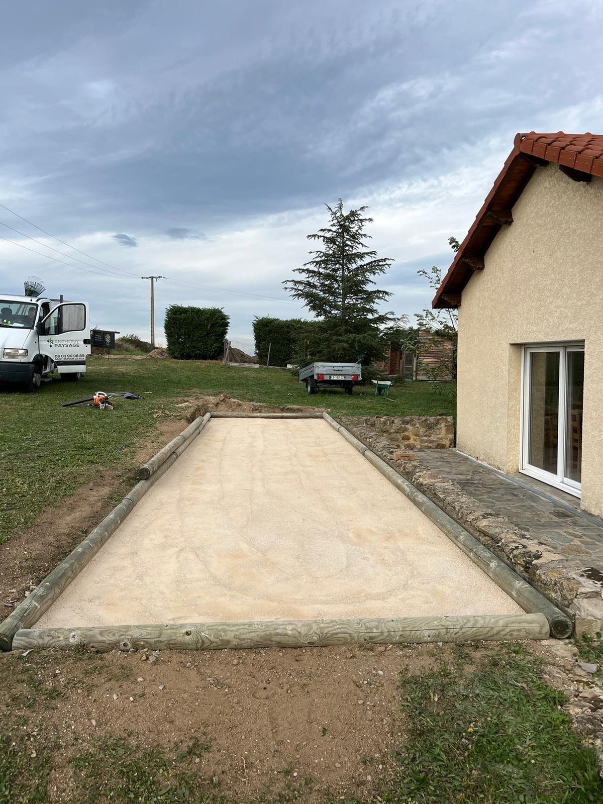 Terrain de pétanque en construction