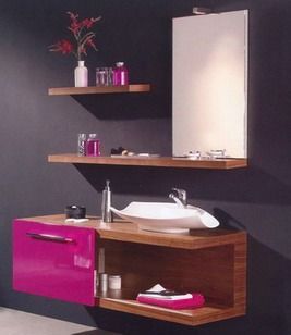 Un baño con lavabo, espejo y estantes.