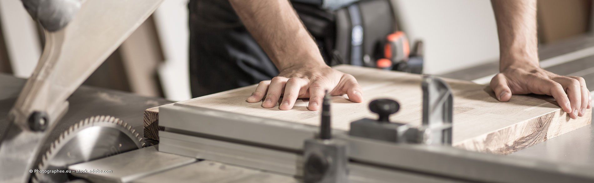 Schreiner bei der Arbeit