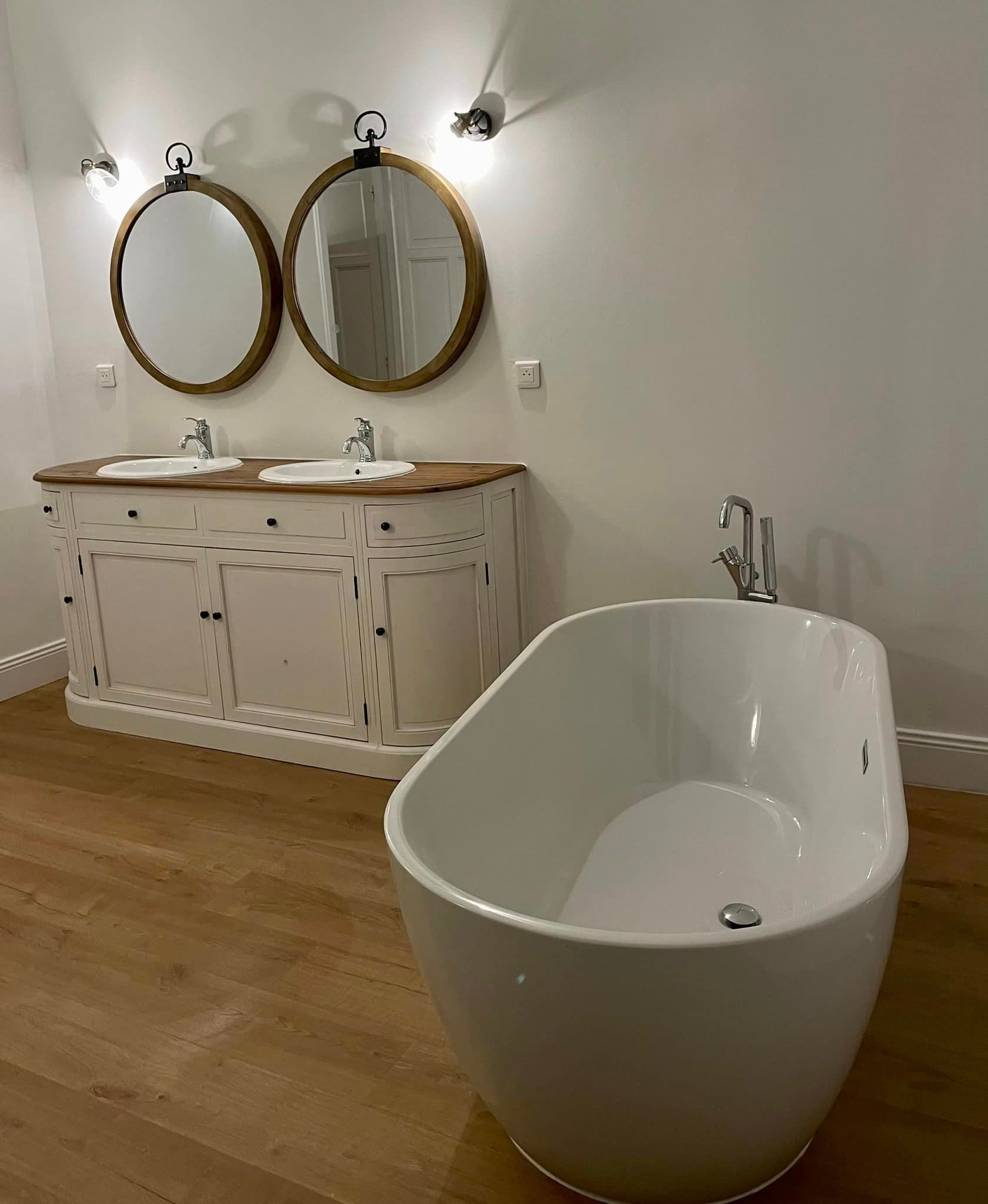 Meuble, vasque et baignoire