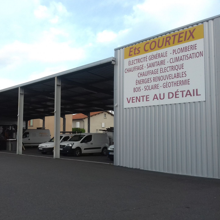 Un commerce avec une enseigne indiquant