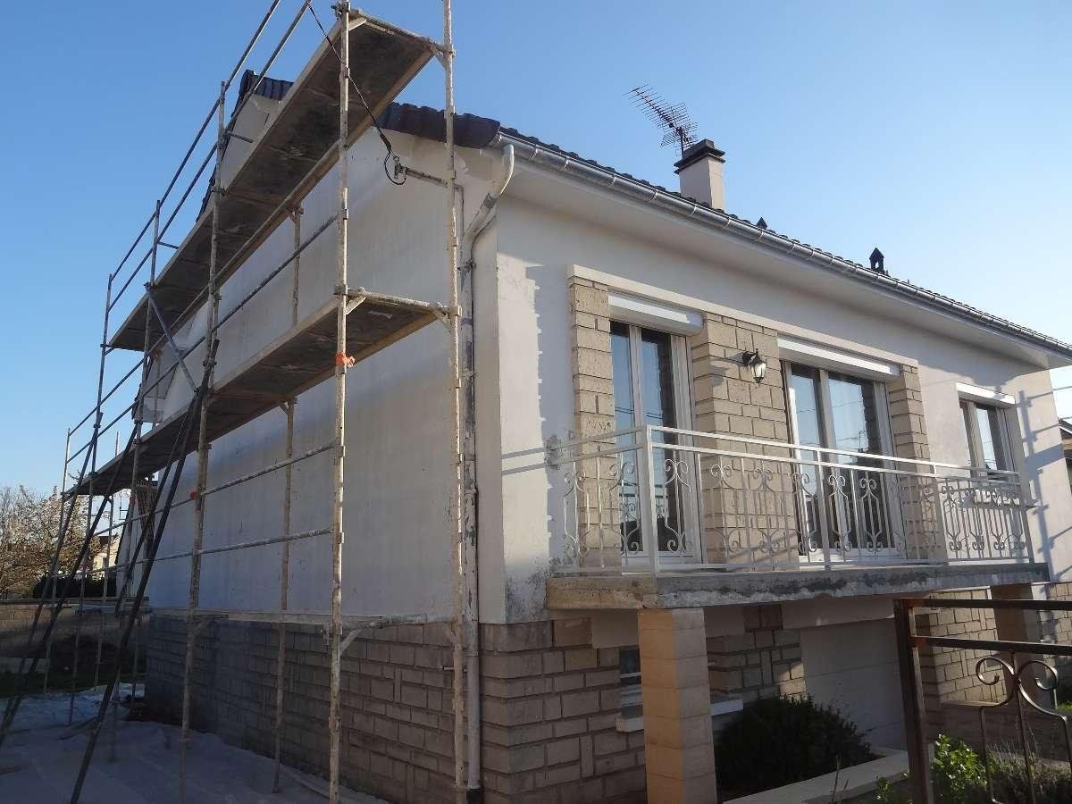 Isolation thermique par l'exterieur avant travaux. Laon Aisne 02