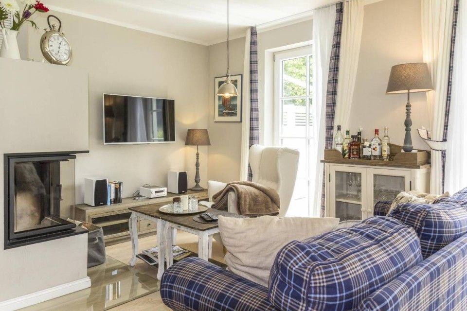 Wohnzimmer mit Kamin