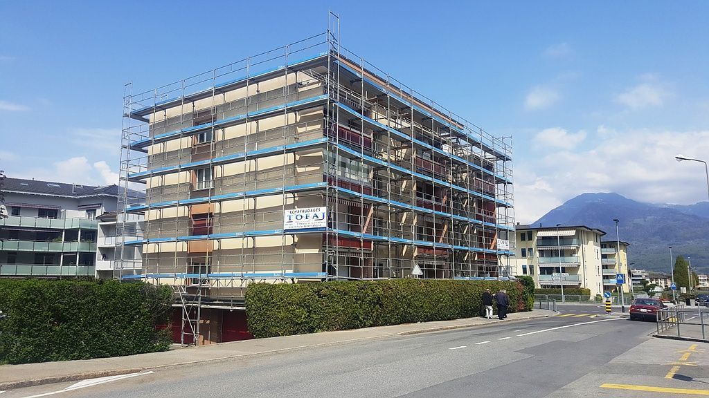 Tofaj Echafaudages Sàrl - Protection solaire pour les installateurs de panneaux