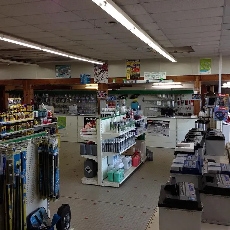 Intérieur du magasin à Saint-Martin-Lacaussade.