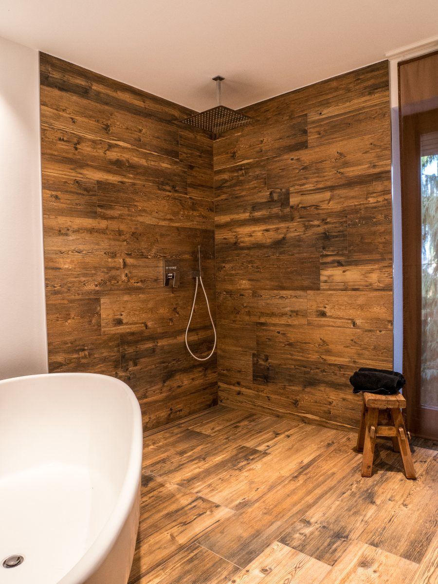 Badsanierung Holzfliesen