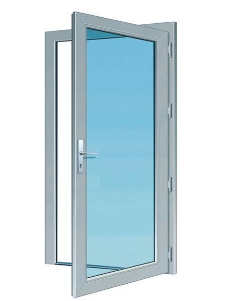 Glastür mit silbernem Rahmen, eine Tür offen, mit Blick auf den blauen Himmel.