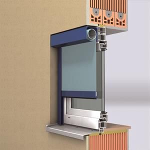 Querschnitt eines Fensters mit einem blauen Rollladenkasten an einer hellbraunen Wand, der Fenster- und Gebäudekonstruktion zeigt.