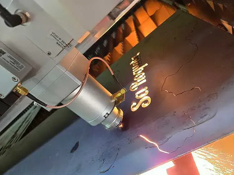 Grabado láser con la palabra